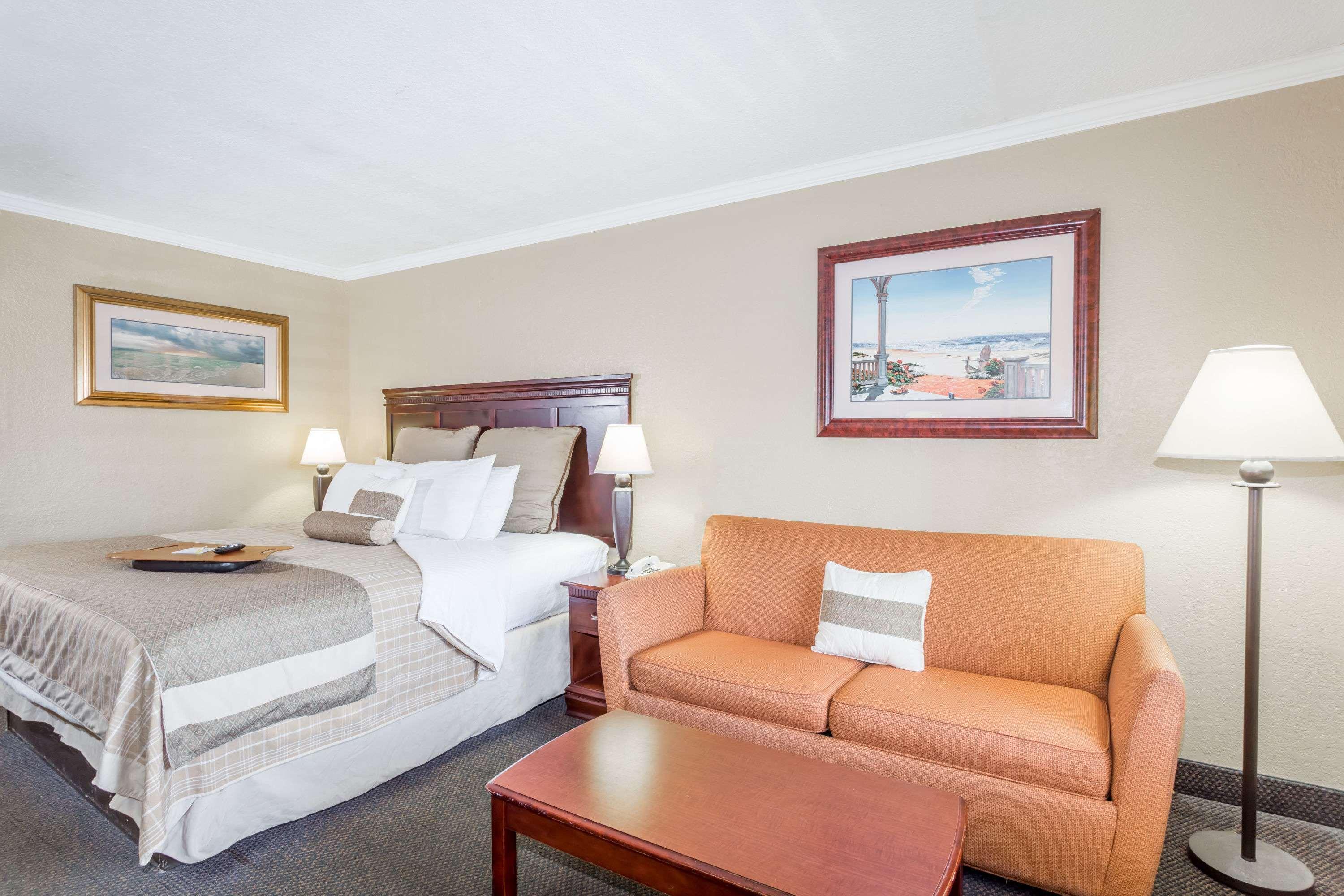 Days Inn By Wyndham Destin Exterior photo